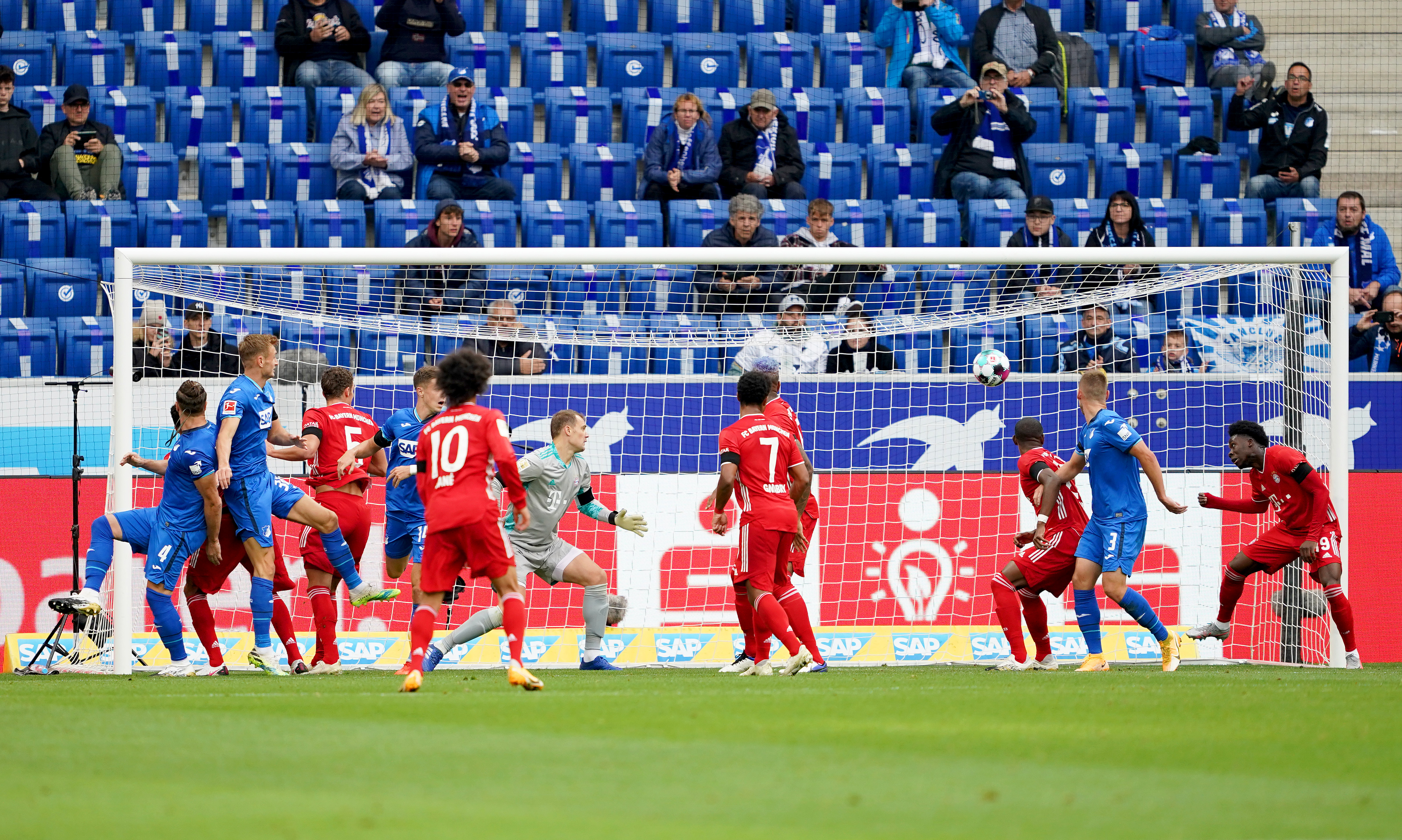 Hoffenheim - Bayern 4-1. Supercampioana Europei, îngenuncheată. Show total, cu două bare și ocazii uriașe