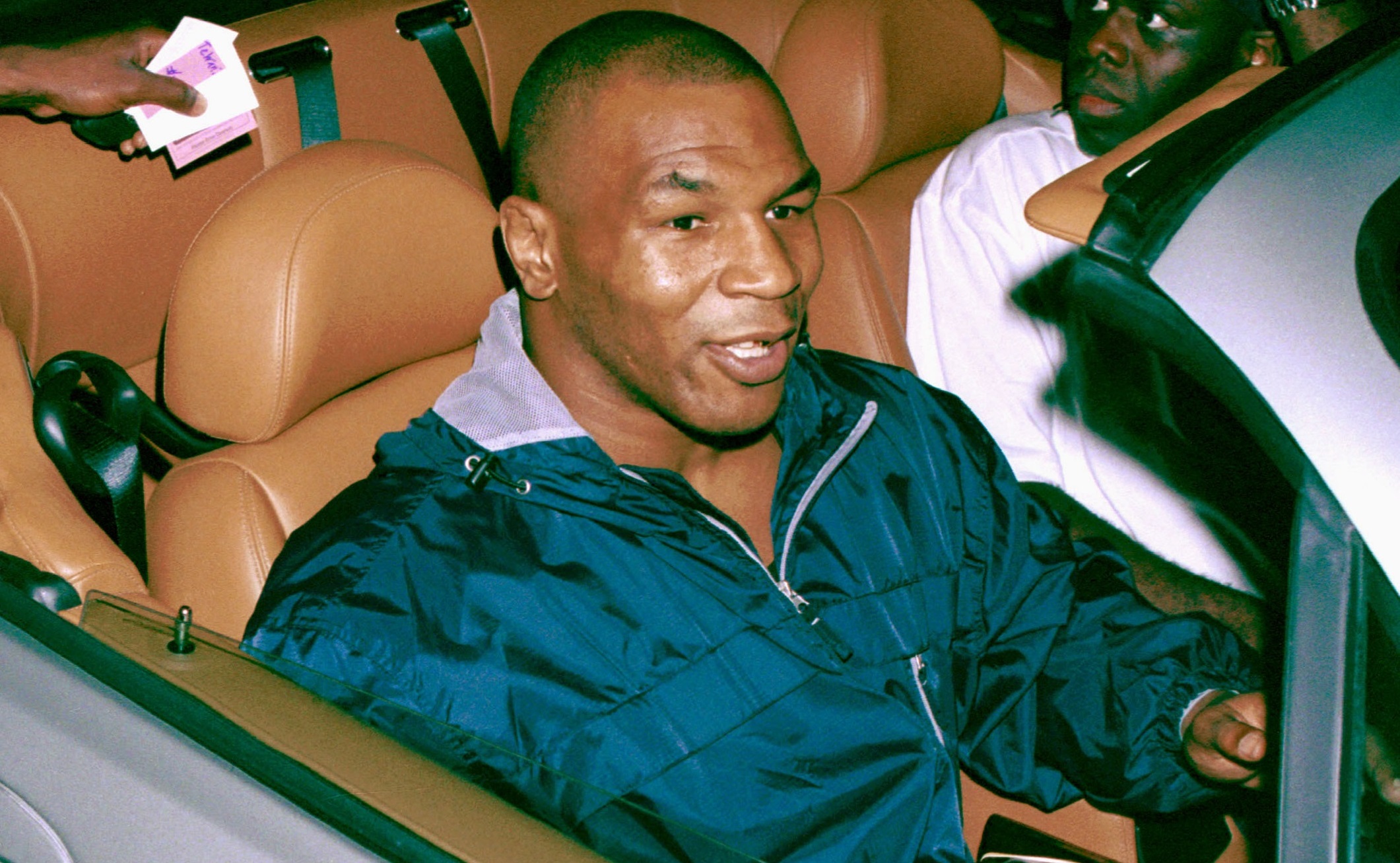 Momentul în care Mike Tyson s-a speriat de arest și a mituit un polițist cu un Bentley nou-nouț: ”Ascultă, ia mașina asta!”