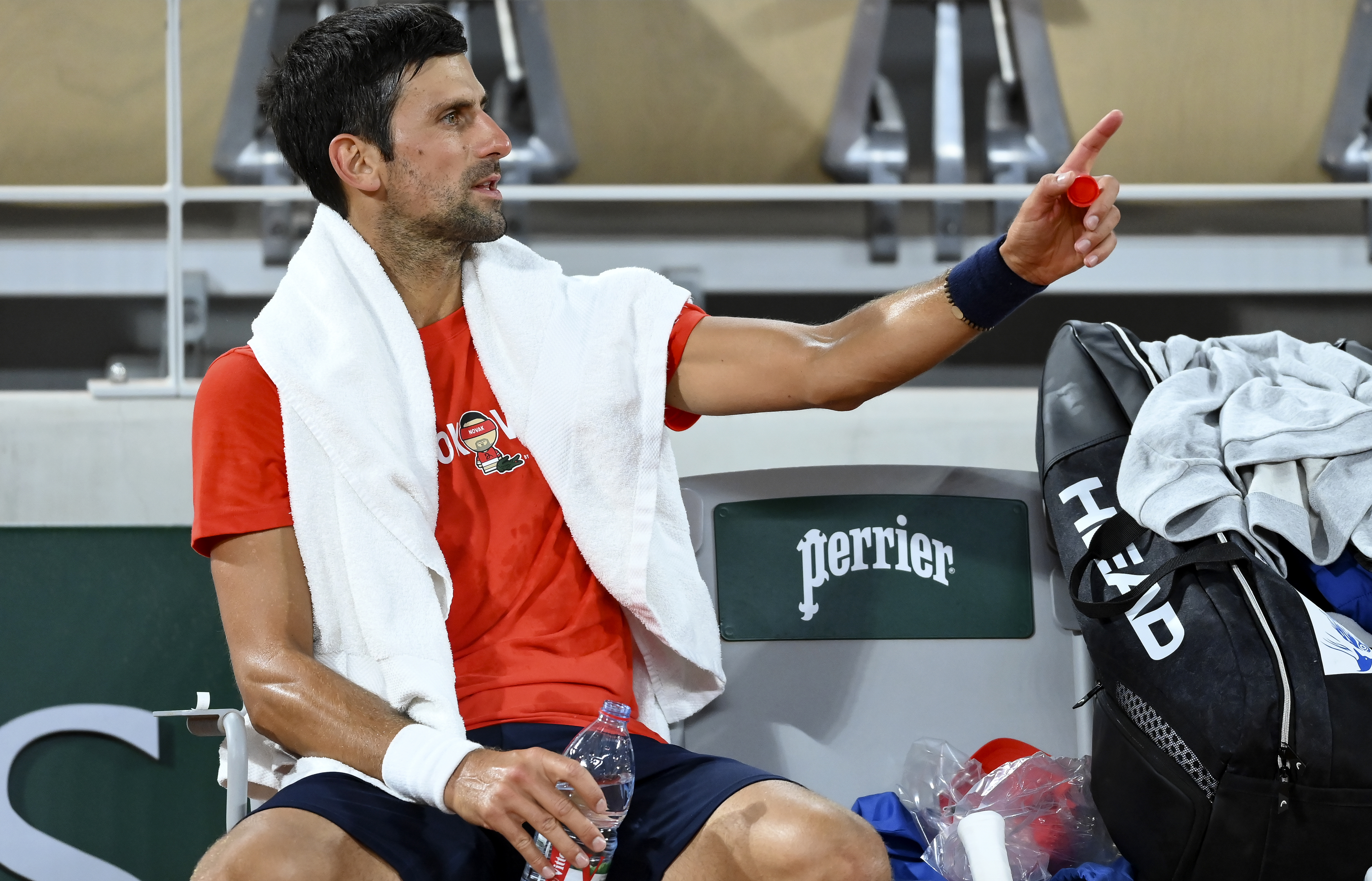 Un fan al lui Roger Federer l-a șicanat pe Novak Djokovic la Roland Garros! Reacția liderului mondial face toți banii