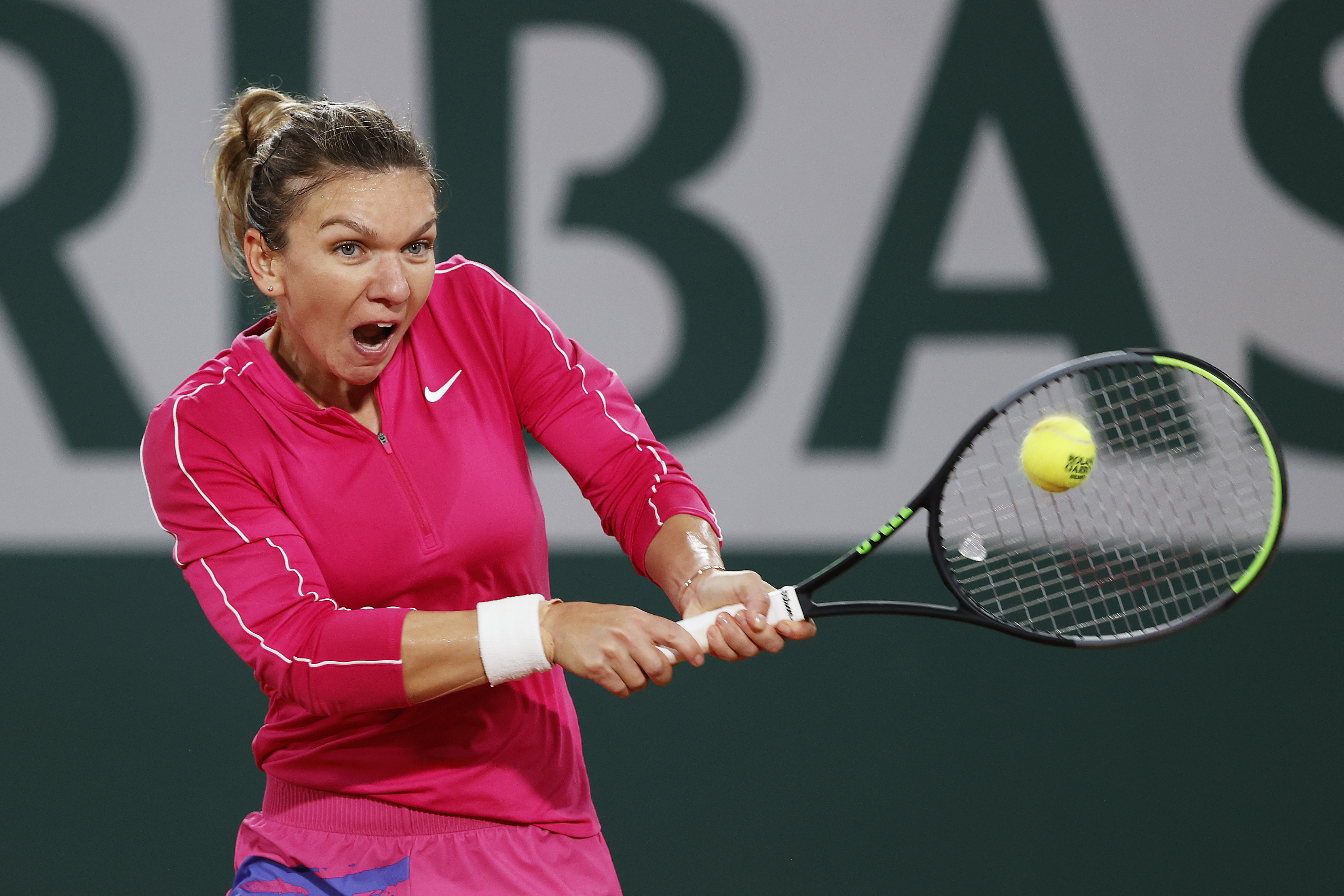 Simona Halep - Iga Swiatek 1-4, ACUM, în optimi la Roland Garros. Poloneza controlează primul set