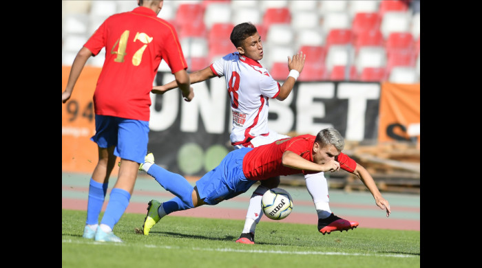 A segundona romena teve um dérbi diferente: o rebaixado Dinamo pegou pela  primeira vez o recriado Steaua