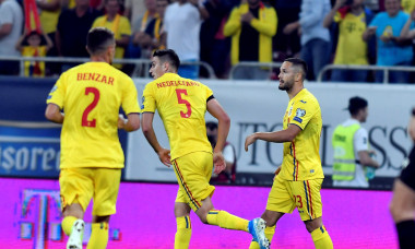 Ionuț Nedelcearu, alături de Romario Benzar și Florin Andone, în timpul meciului România - Spania / Foto: Sport Pictures