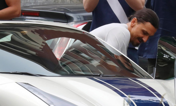 *EXCLUSIVE* Zlatan Ibrahimovic driving his new Ferrari in Milan.