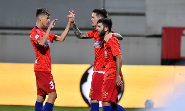 Ovidiu Horșia, Dennis Man și Octavian Popescu, în meciul cu FC Argeș / Foto: Sport Pictures