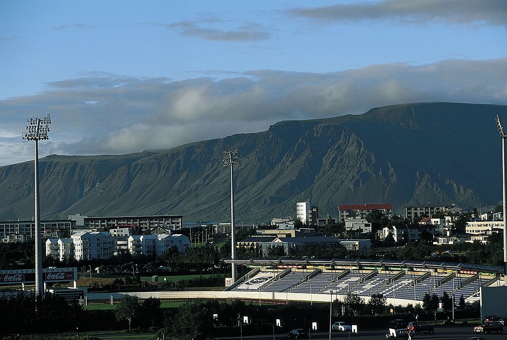 Islanda - România se joacă pe un stadion pe care celebra trupă rock Guns N Roses a adus 25.000 de spectatori!