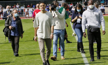 Match de football entre le Variétés Club de France et l'équipe du Centre Hospitalier Poissy / Saint-Germain-en-Laye au profit de la fondation Hôpitaux de Paris - Hôpitaux de France au stade Léo-Lagrange de Poissy