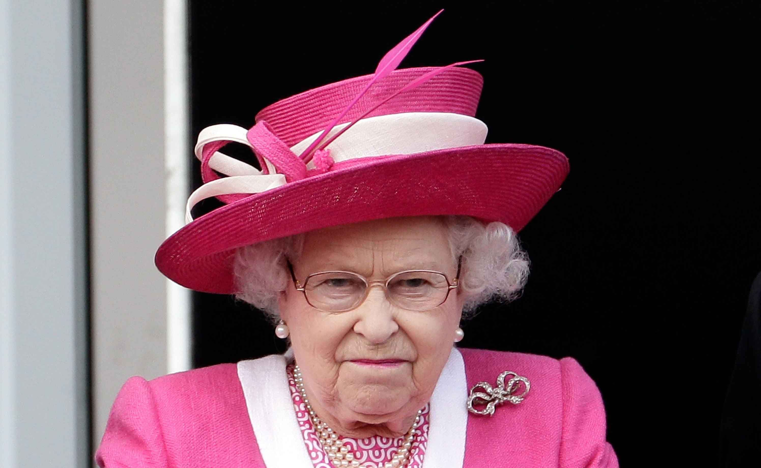 Regina Elisabeta a II-a l-a decorat după ce a strâns peste 22 de milioane de euro pentru copiii săraci