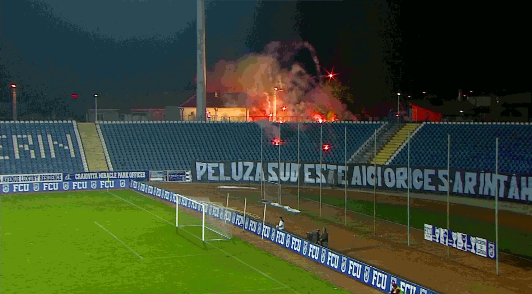 Au zburat torțe pe stadion după golul marcat de Diallo în U Craiova 1948 - Rapid