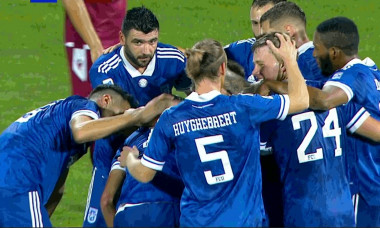 Fotbaliștii Craiovei, sărbătorind golul marcat de Radu Negru cu Rapid / Foto: Captură Digi Sport
