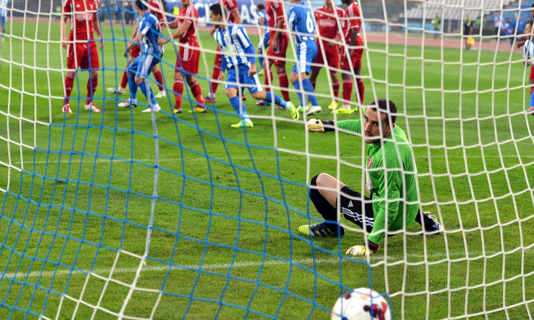 3.FOTBAL:CS UNIVERSITATEA CRAIOVA-UTA ARAD 2-0,LIGA 2 (12.10.2013)