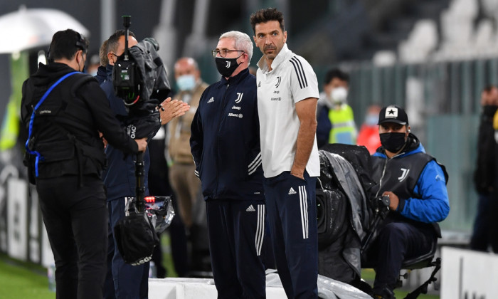 Gianluigi Buffon, pe teren înaintea meciului Juventus - Napoli, care nu s-a mai disputat / Foto: Getty Images