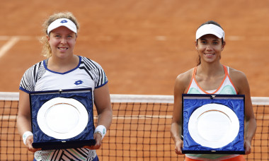 Raluca Olaru și Anna Lena Friedsam, după finala pierdută la Roma / Foto: Getty Images