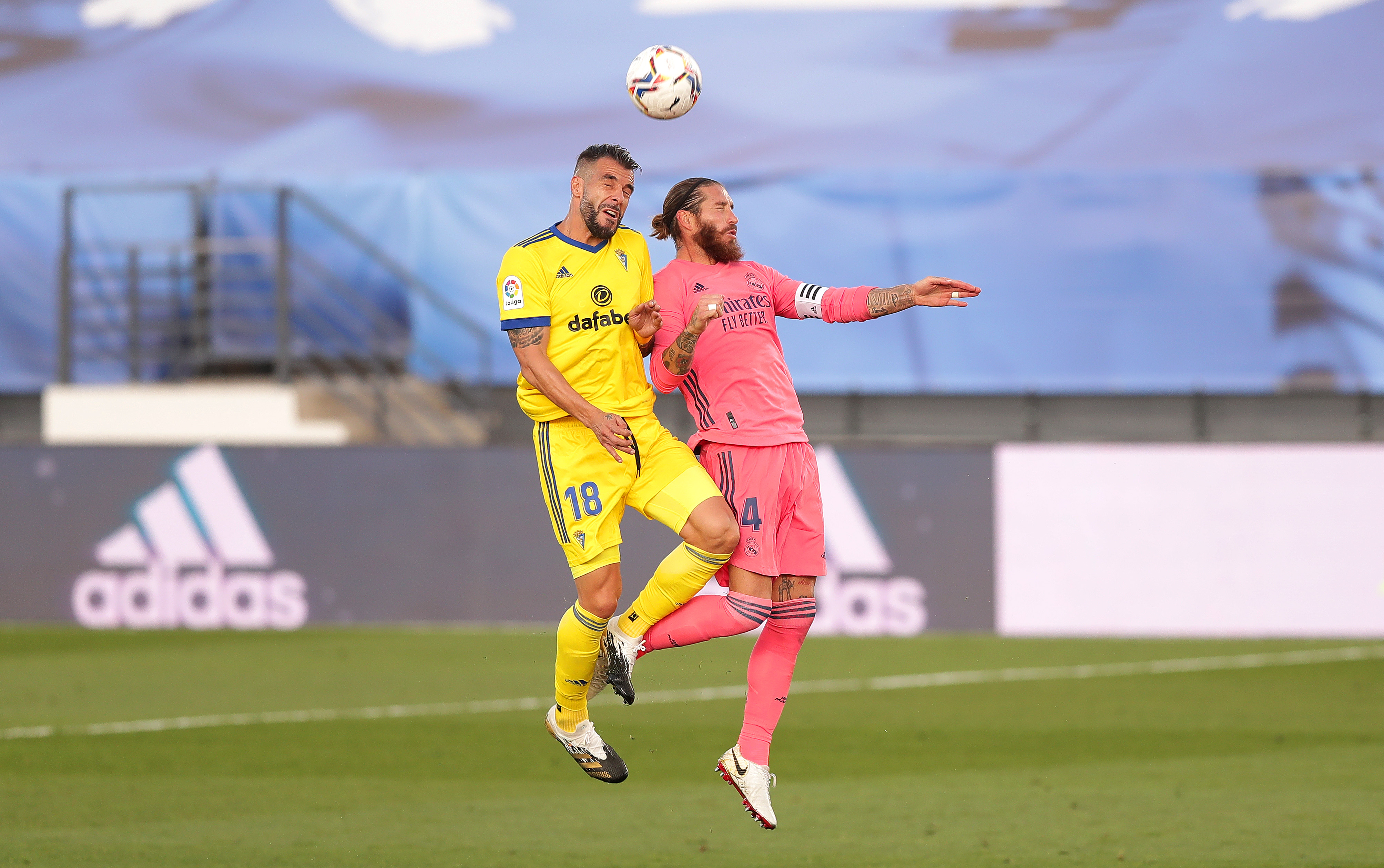 Real Madrid - Cadiz 0-1. Surpriză mare. Oaspeții, gol din scăriță și ocazii mari. Bară Benzema. Urmează Getafe - Barcelona