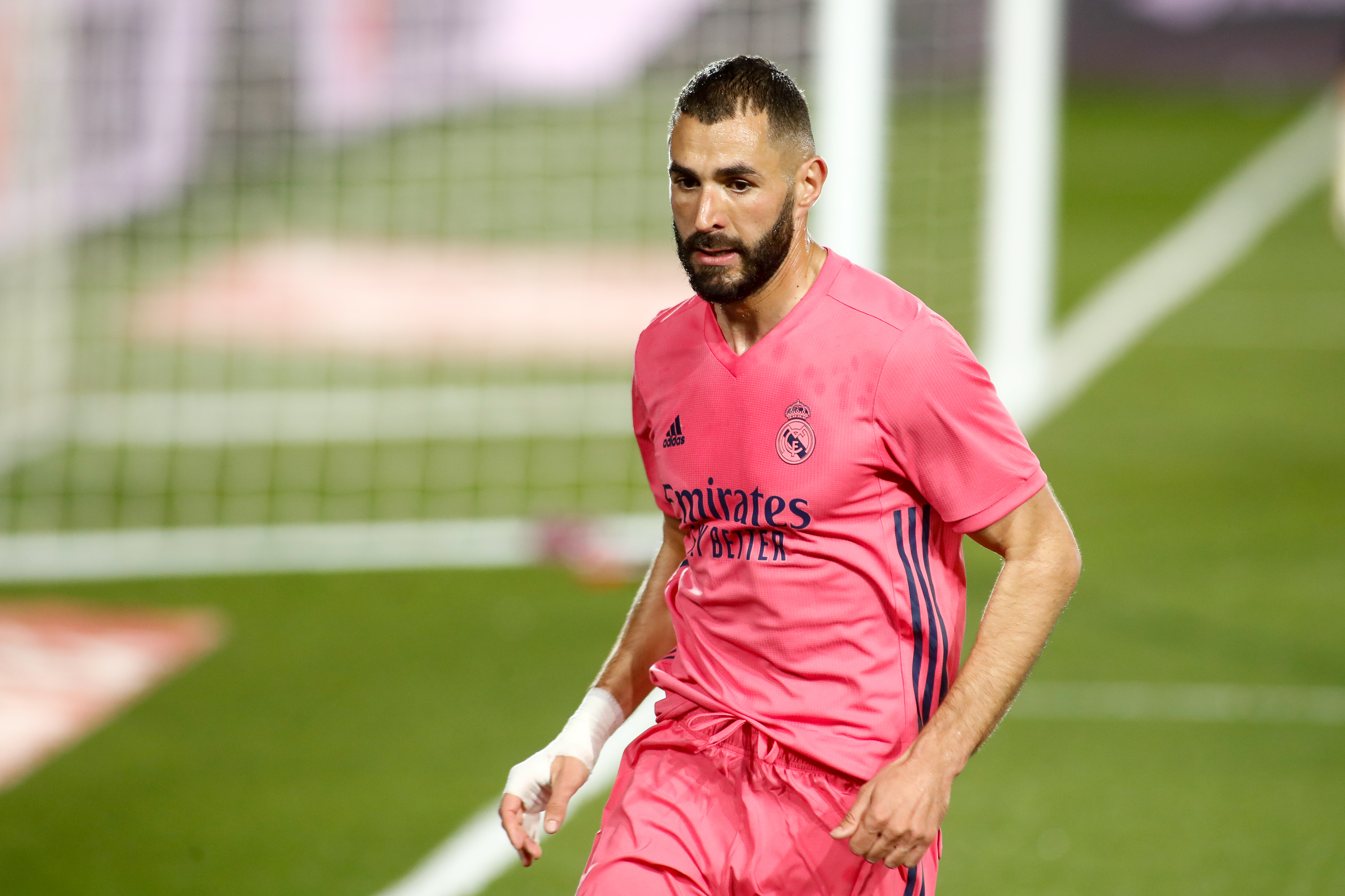 Un adversar s-a dus la Benzema, în timpul meciului: Ce parfum foloseşti? Miroşi atât de bine! Cum a reacţionat francezul