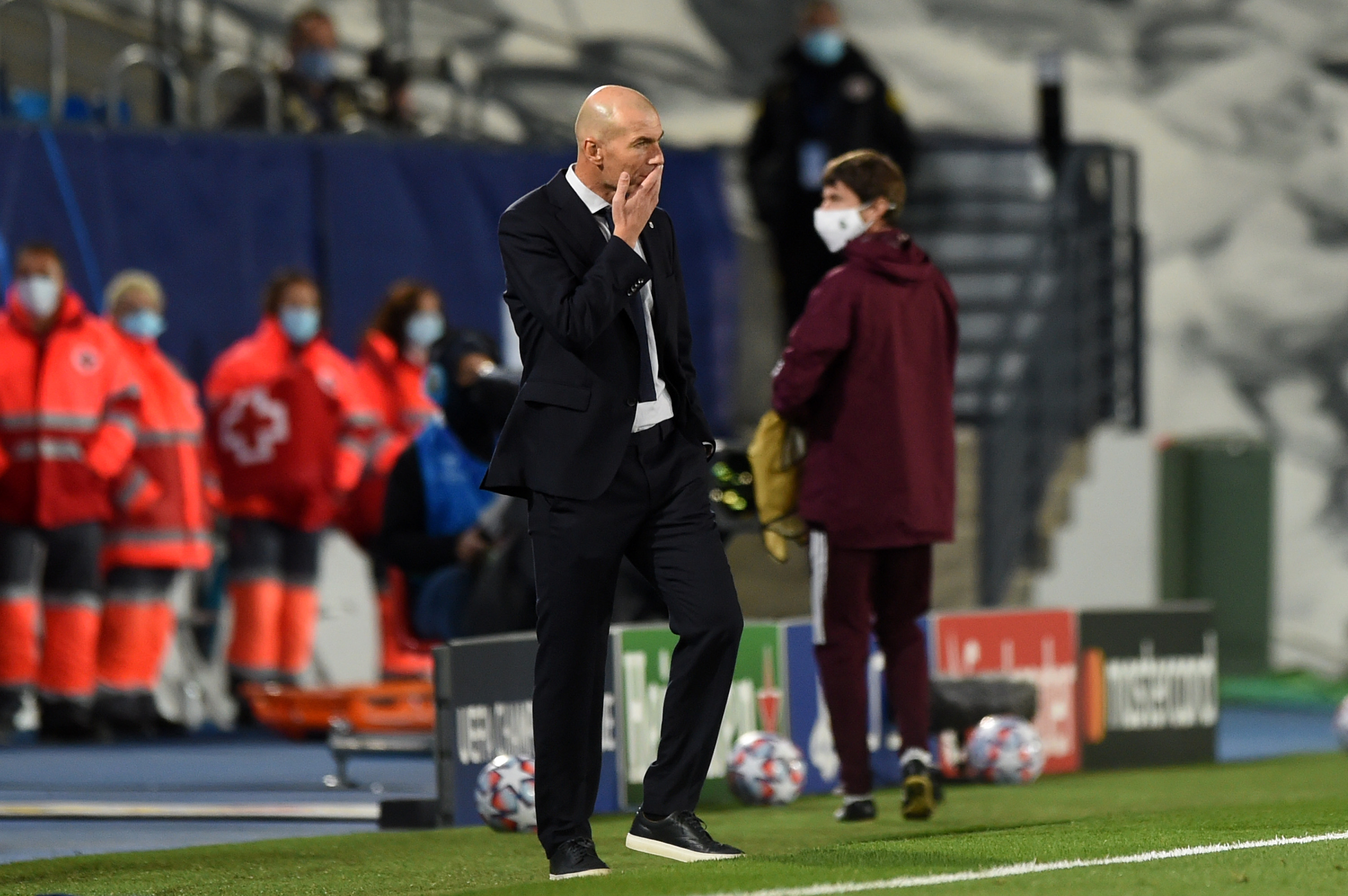 ”Madridul nu se poate târî așa!” Sondajul care anunță finalul erei Zidane și ce scrie presa din Spania după eșecul cu Șahtior