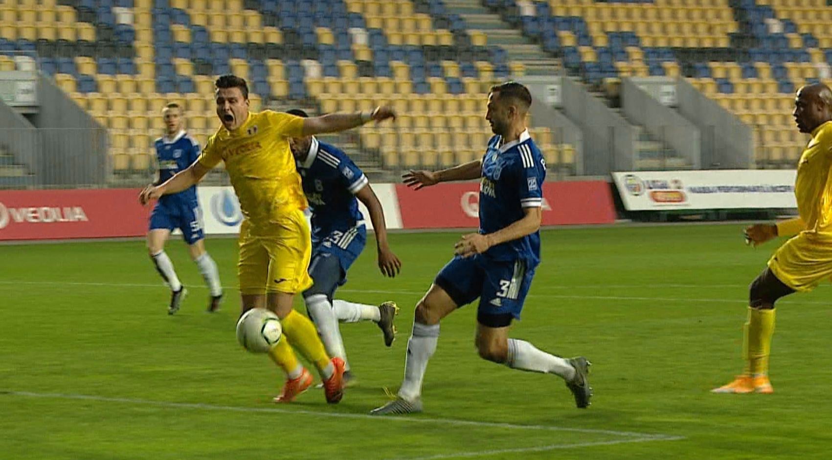 Penalty bizar primit de Petrolul în meciul cu U Craiova 1948: O simulare incredibilă!