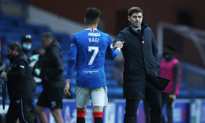 Ianis Hagi și Steven Gerrard, în meciul Rangers - Livingston / Foto: Getty Images