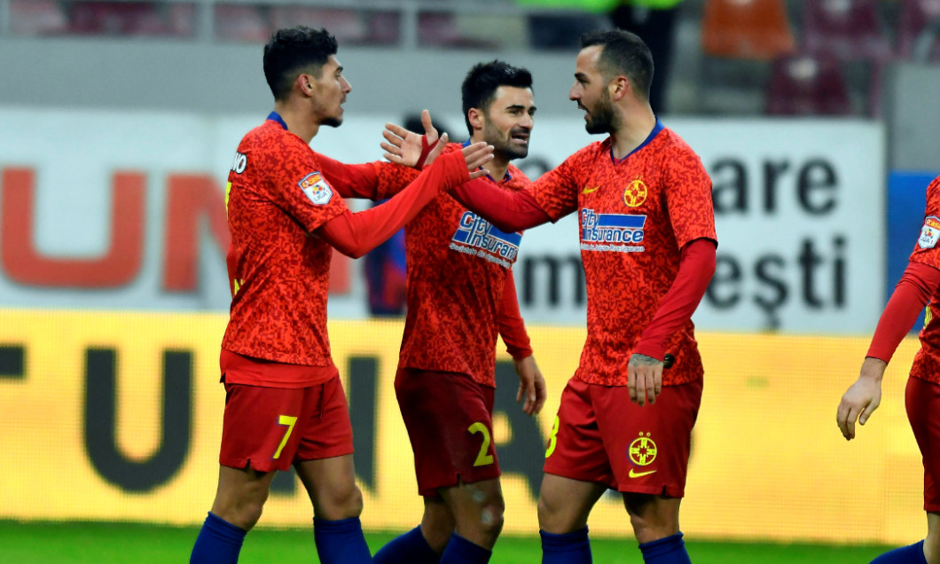Aristidis Soiledis, alături de Florinel Coman și Vali Crețu, într-un meci FCSB - Gaz Metan / Foto: Sport Pictures