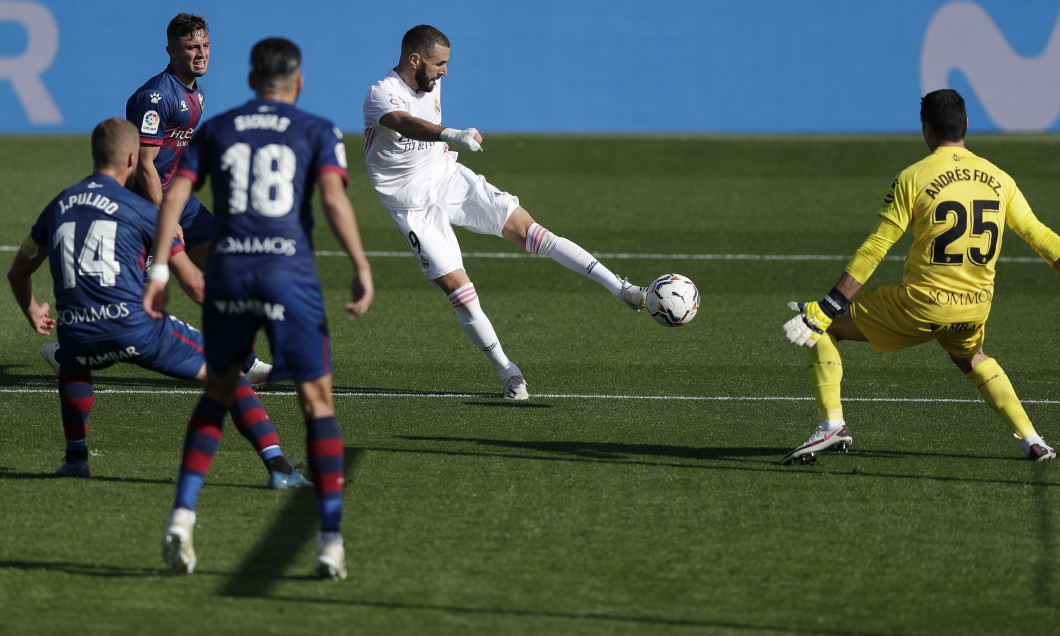 Karim Benzema, atacantul lui Real Madrid, în meciul cu Huesca / Foto: Getty Images