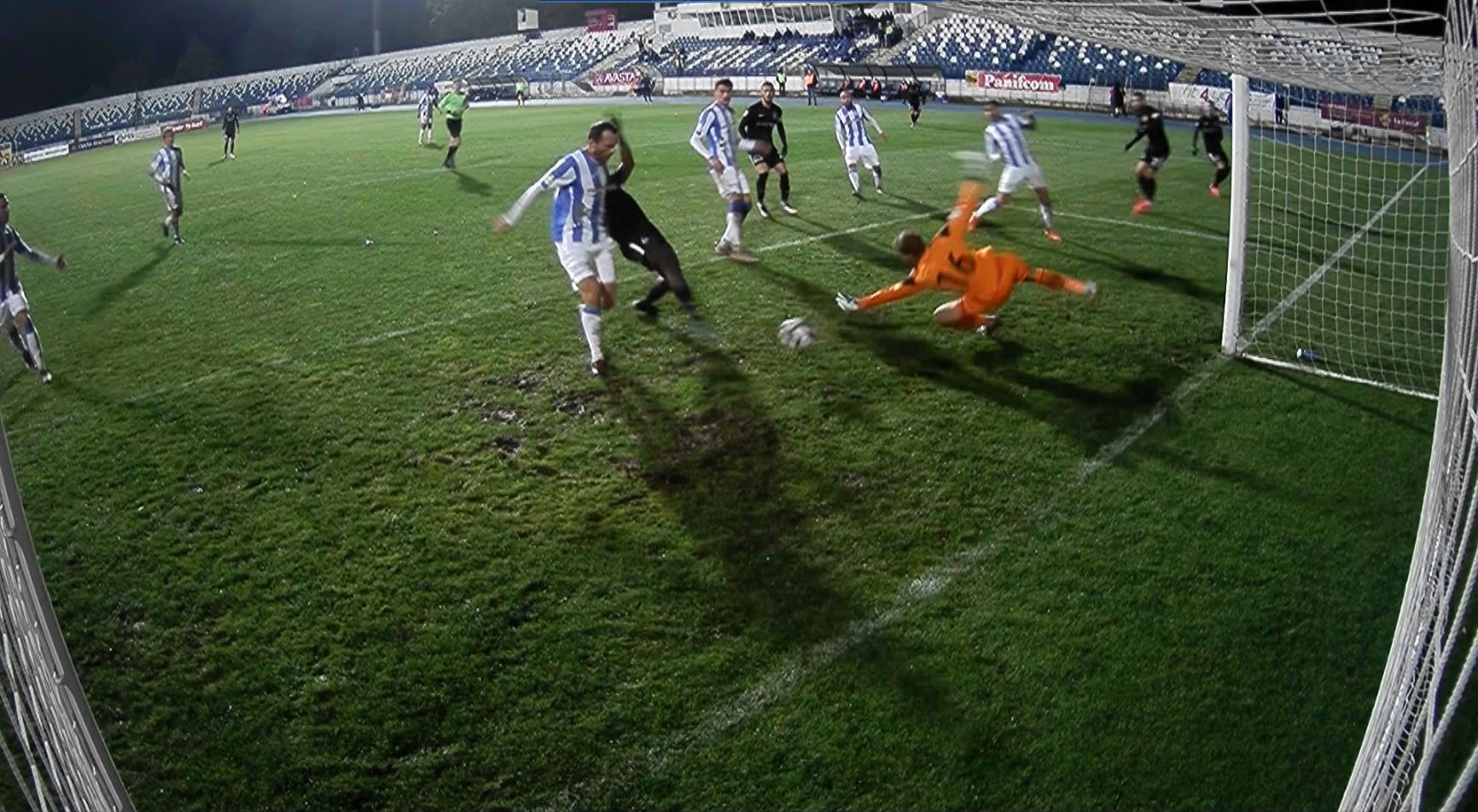 Poli Iași - Viitorul, încheiat la masa verde. Gazdele tocmai au înscris pentru 2-1, când arbitrul a pus capăt jocului