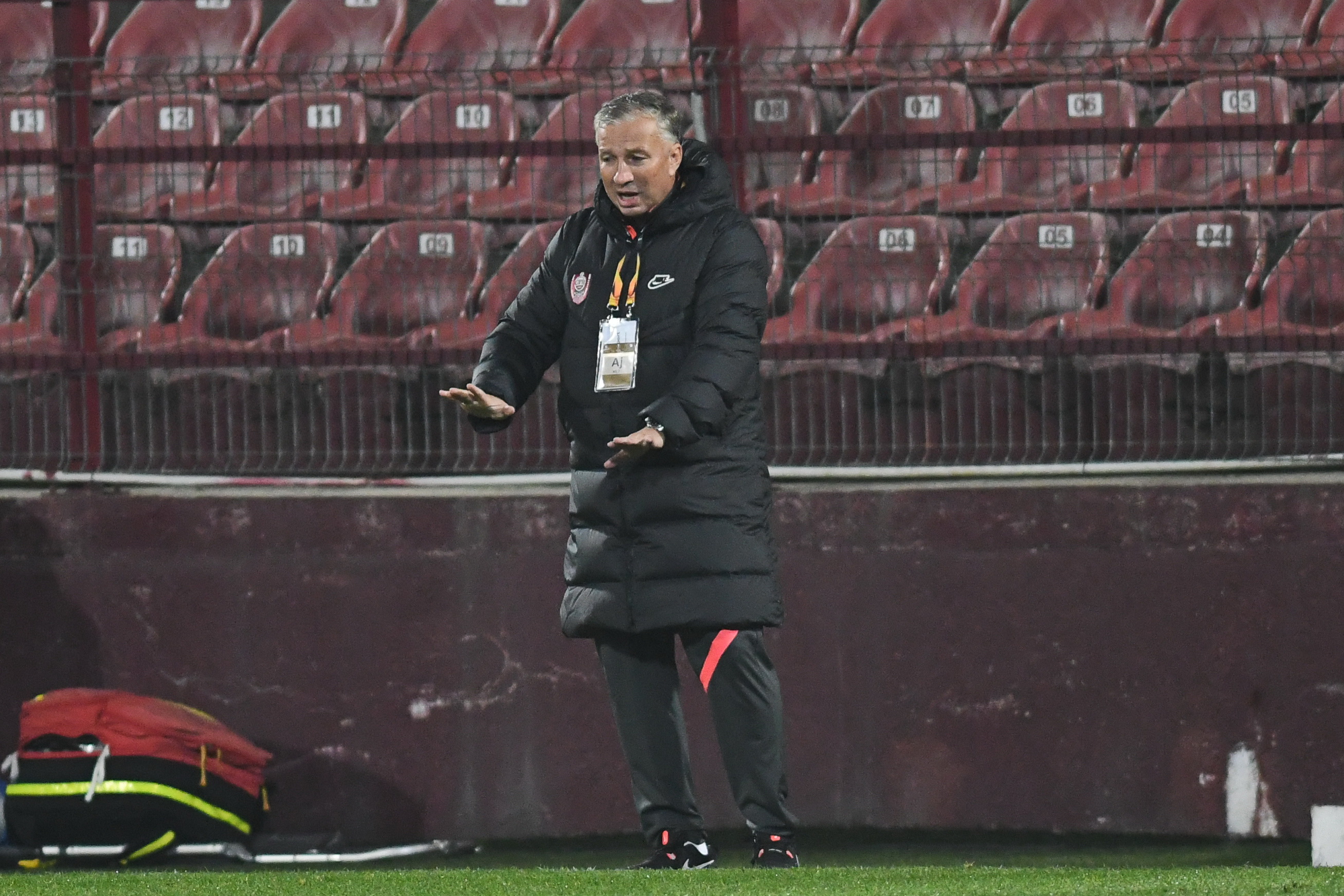 Petrescu, nevoit să improvizeze din nou. Cum poate arăta echipa lui CFR Cluj la meciul cu AS Roma