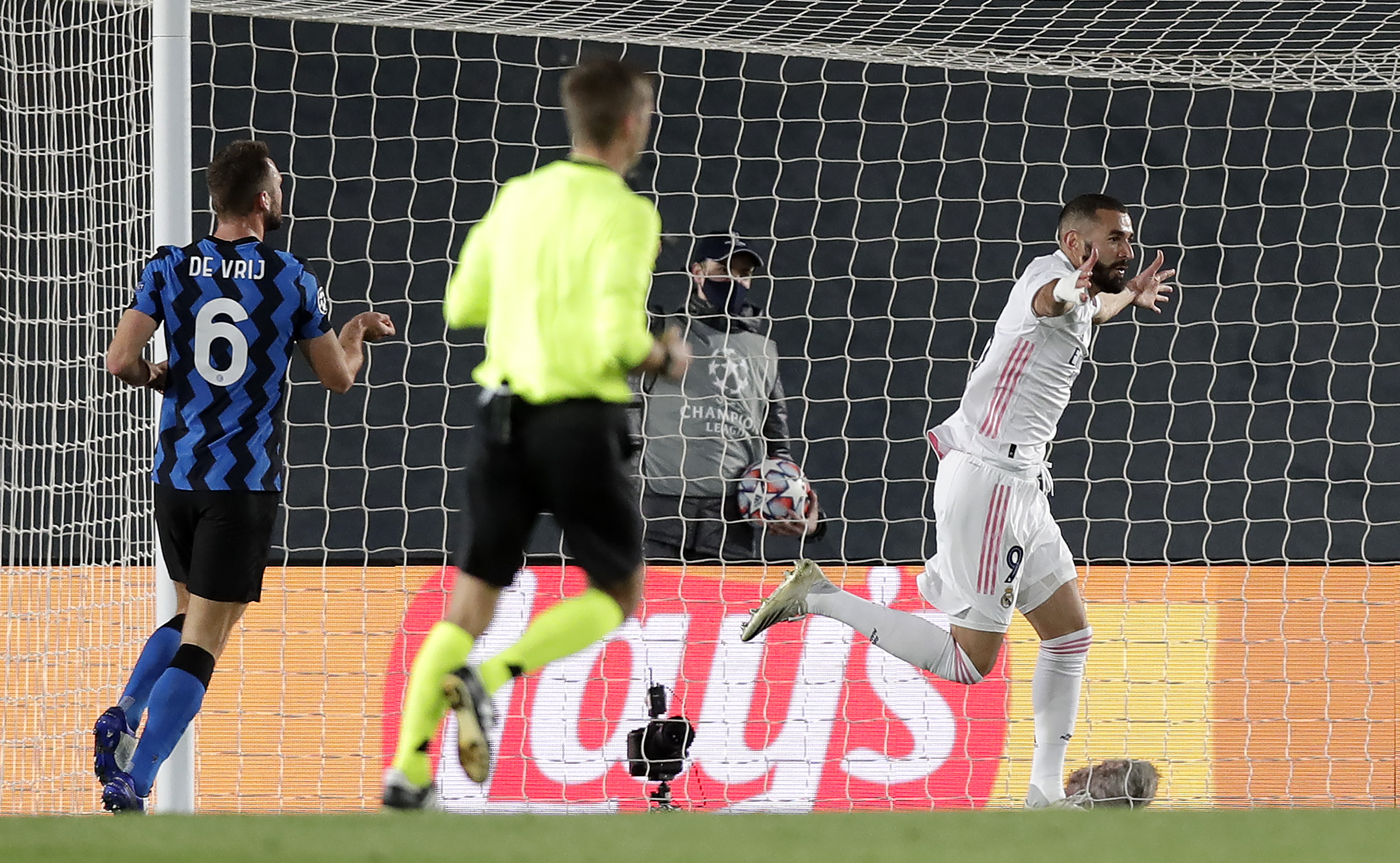 Real Madrid - Inter 3-2. Emoții mari pentru madrileni, care au avut 2-0, au fost egalați și s-au impus pe final