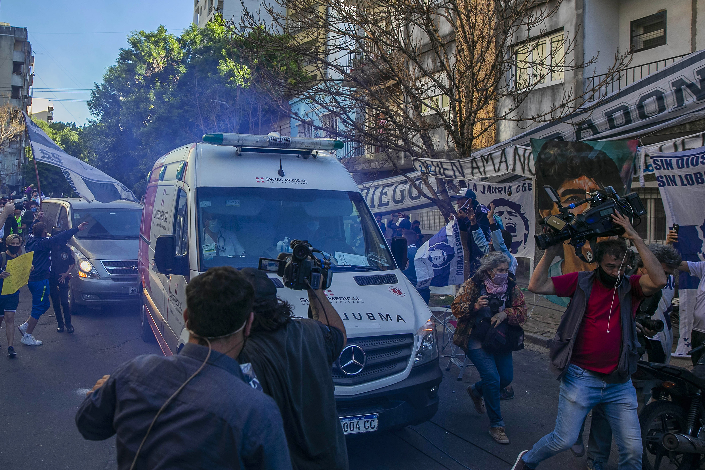 Imagini emoționante din Argentina. Cum a fost dus Diego Maradona la spital