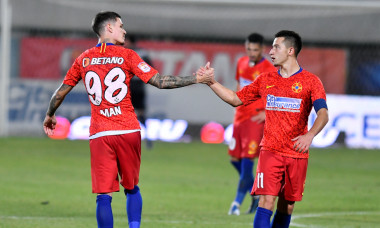 Dennis Man și Olimpiu Moruțan, în meciul FCSB - FC Argeș / Foto: Sport Pictures