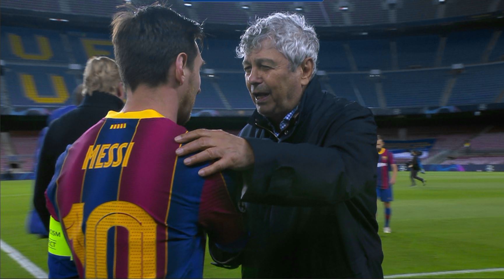 Mircea Lucescu l-a oprit pe Leo Messi chiar înainte de intrarea la vestiare. Momentul surprins pe Camp Nou