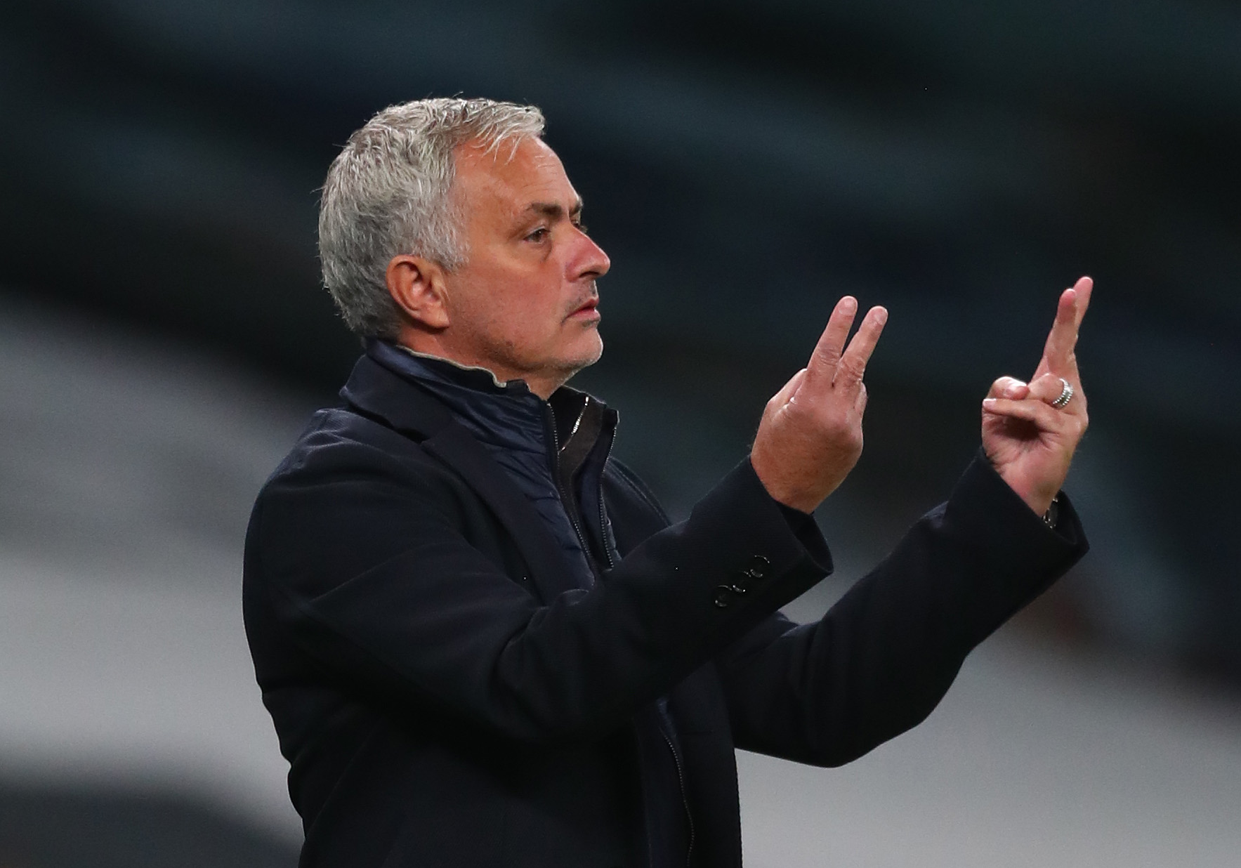 Conferința de presă a lui Mourinho, intreruptă de o mașină de spălat! :) Cum i-a ironizat pe cei de la Liverpool