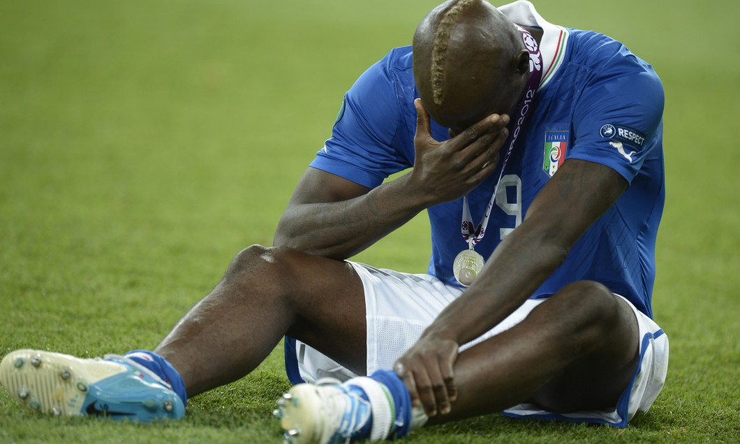 Mario Balotelli, în lacrimi după Italia - Spania 0-4, finala EURO 2012 / Foto: Profimedia