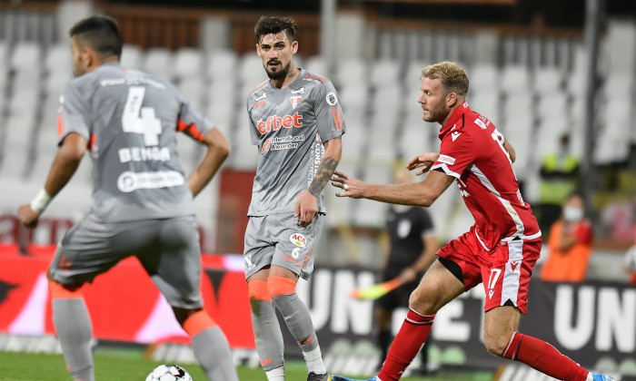 Adam Nemec și Alexandru Albu, într-un meci Dinamo - UTA / Foto: Sport Pictures