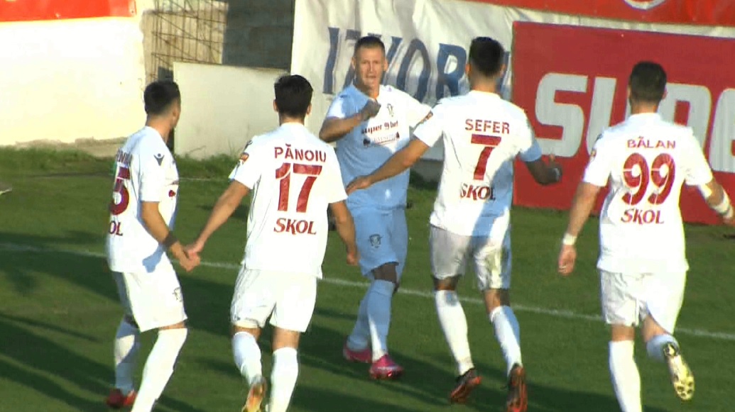 LIGA 2, etapa 12 | Rapid - Farul 2-1. Giuleștenii au întrerupt seria neagră. Penalty controversat și un gol cu noroc