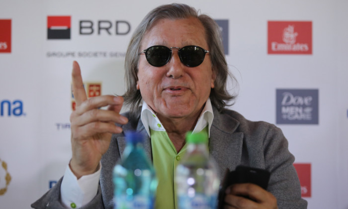 Ilie Năstase, în timpul unei conferințe de presă premergătoare turneului de tenis de la București / Foto: Sport Pictures