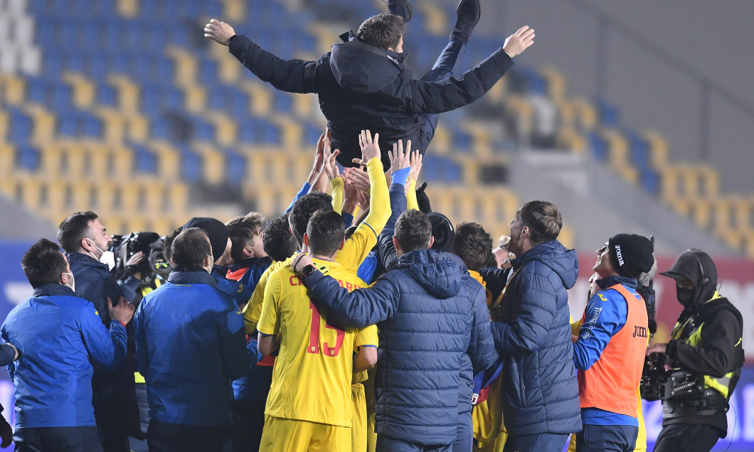 Bucuria naționalei de tineret, după obținerea calificării la Euro 2021 / Foto: Sport Pictures