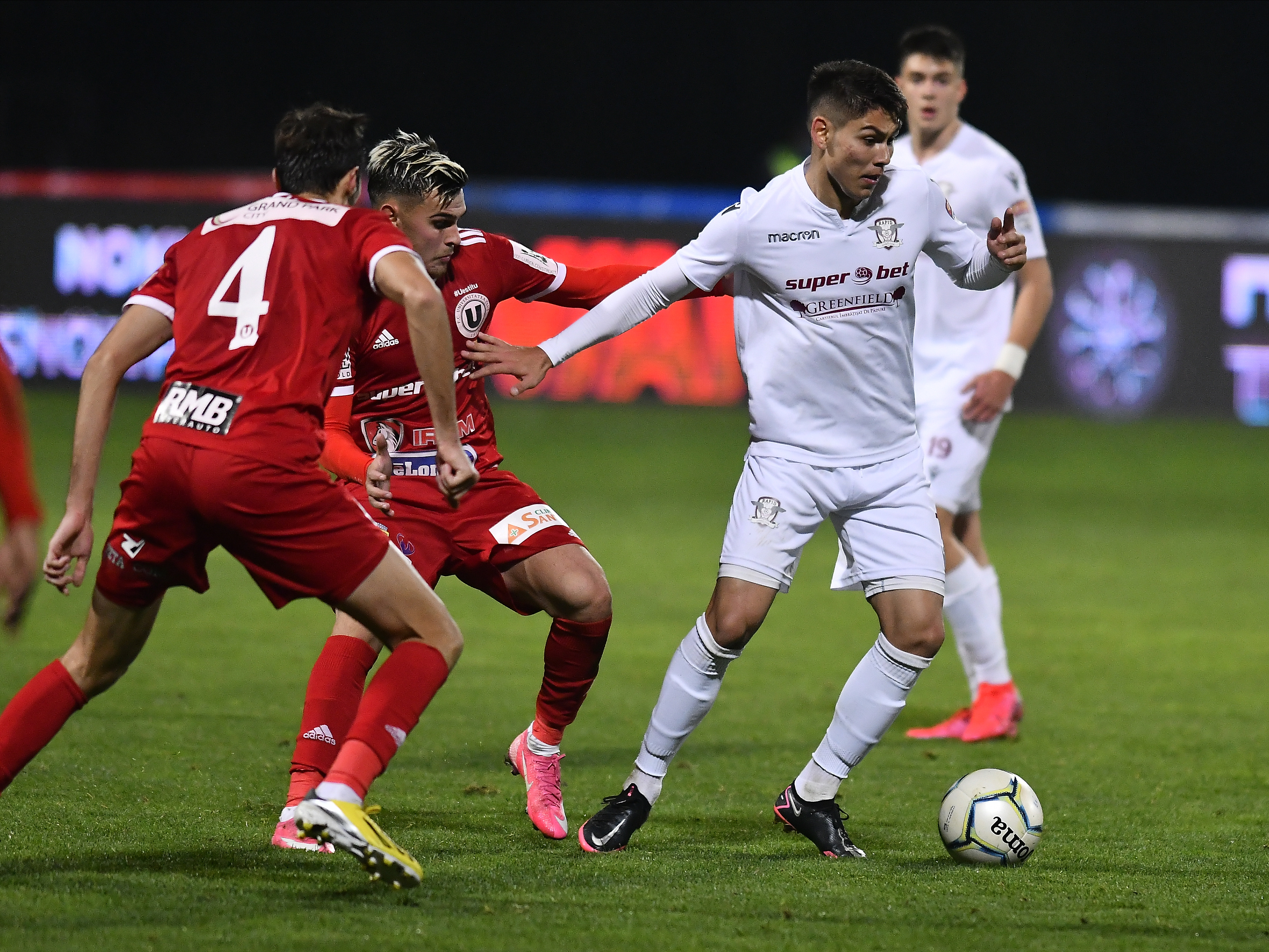 Rapid - U Cluj 1-0, în derby-ul-restanță din etapa a zecea. Giuleștenii leagă două victorii și urcă pe loc de play-off