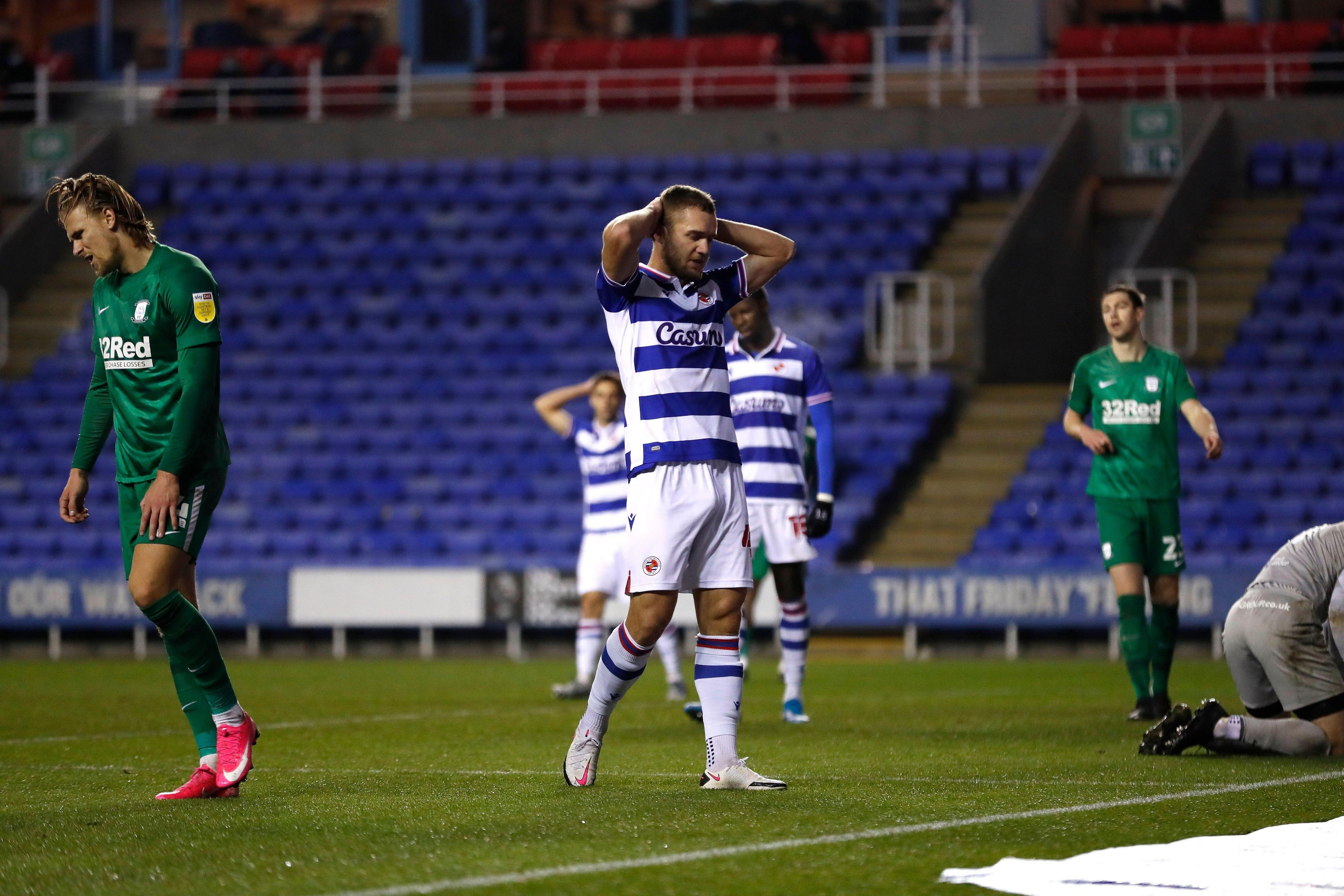 Degringoladă totală la Reading fără George Pușcaș! Ce s-a întâmplat, după ce echipa românului a condus cu 2-0 la pauză Degringoladă totală la Reading fără George Pușcaș! Ce s-a întâmplat, după ce echipa românului a condus cu 2-0 la pauză
