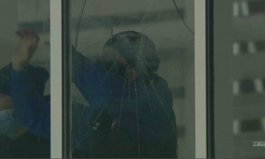 Marius Croitoru a spart un geam în timpul meciului Botoșani - Craiova / Foto: Captură Digi Sport