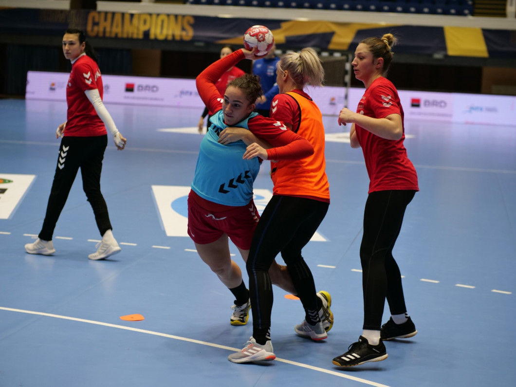 antrenament nationala feminina de handbal (1)