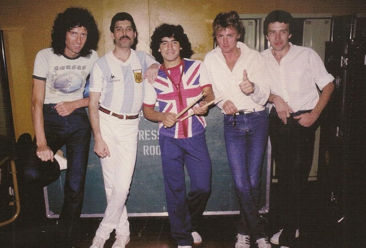 Povestea fotografiilor controversate făcute de Maradona cu Freddie Mercury, cu un an înaintea războiului anglo-argentinian
