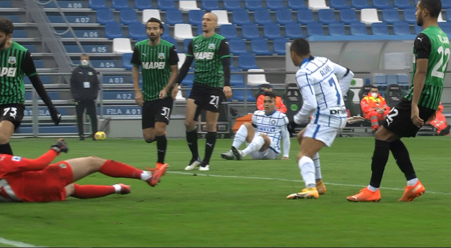 Zi de coșmar pentru Vlad Chiricheș! A ieșit accidentat după un autogol și o gafă uriașă în prima repriză a meciului cu Inter