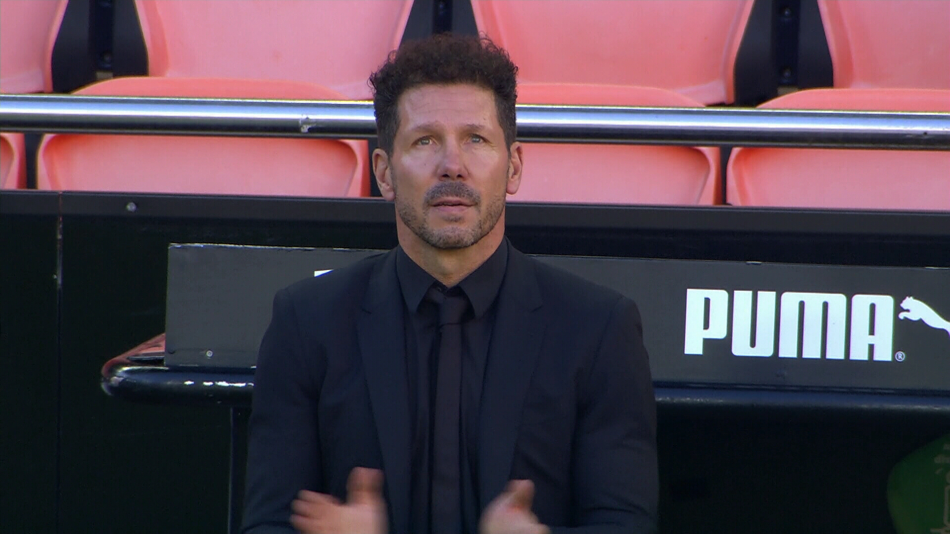 Simeone, cu lacrimi în ochi la momentul de reculegere pentru Maradona. "Cholo", singurul care a început să aplaude