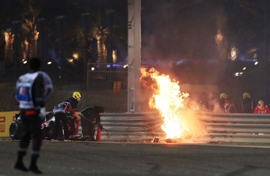 Imagini cu resturile maşinii lui Romain Grosjean. Monopostul s-a rupt în două şi a luat foc