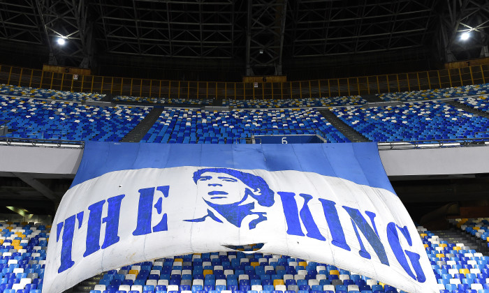 Banner afișat pe stadionul lui Napoli, înaintea meciului cu AS Roma din Serie A / Foto: Getty Images