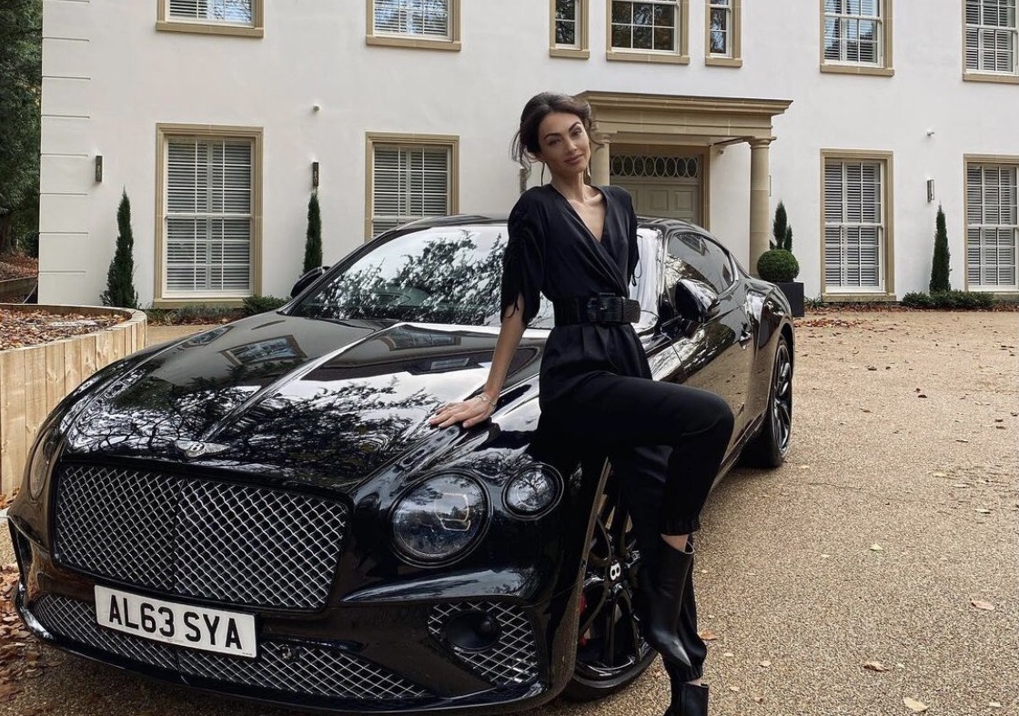 Șeful care le-a redus salariile jucătorilor și antrenorilor, apoi i-a cumpărat soției un Bentley de 155.000 de euro