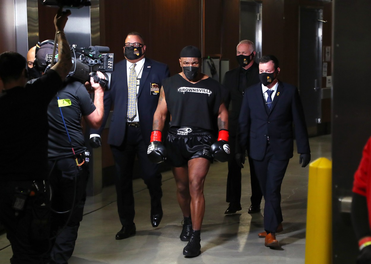 Mike Tyson, aproape să se bată cu un spectator, după meciul istoric cu Roy Jones Jr.: ”Nu s-ar sfârși bine!”