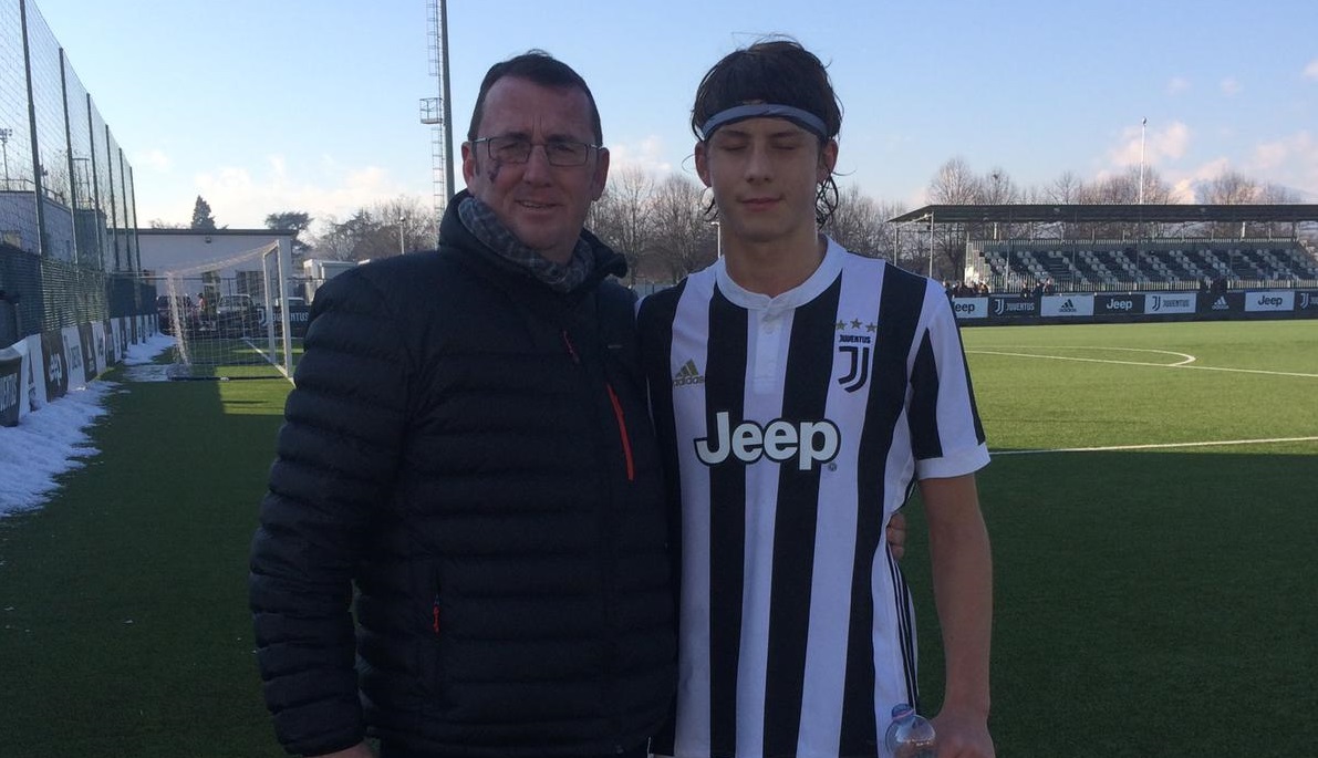 Cât de mândru poate fi tatăl unul jucător care la 18 ani debutează în marea echipă a lui Juventus