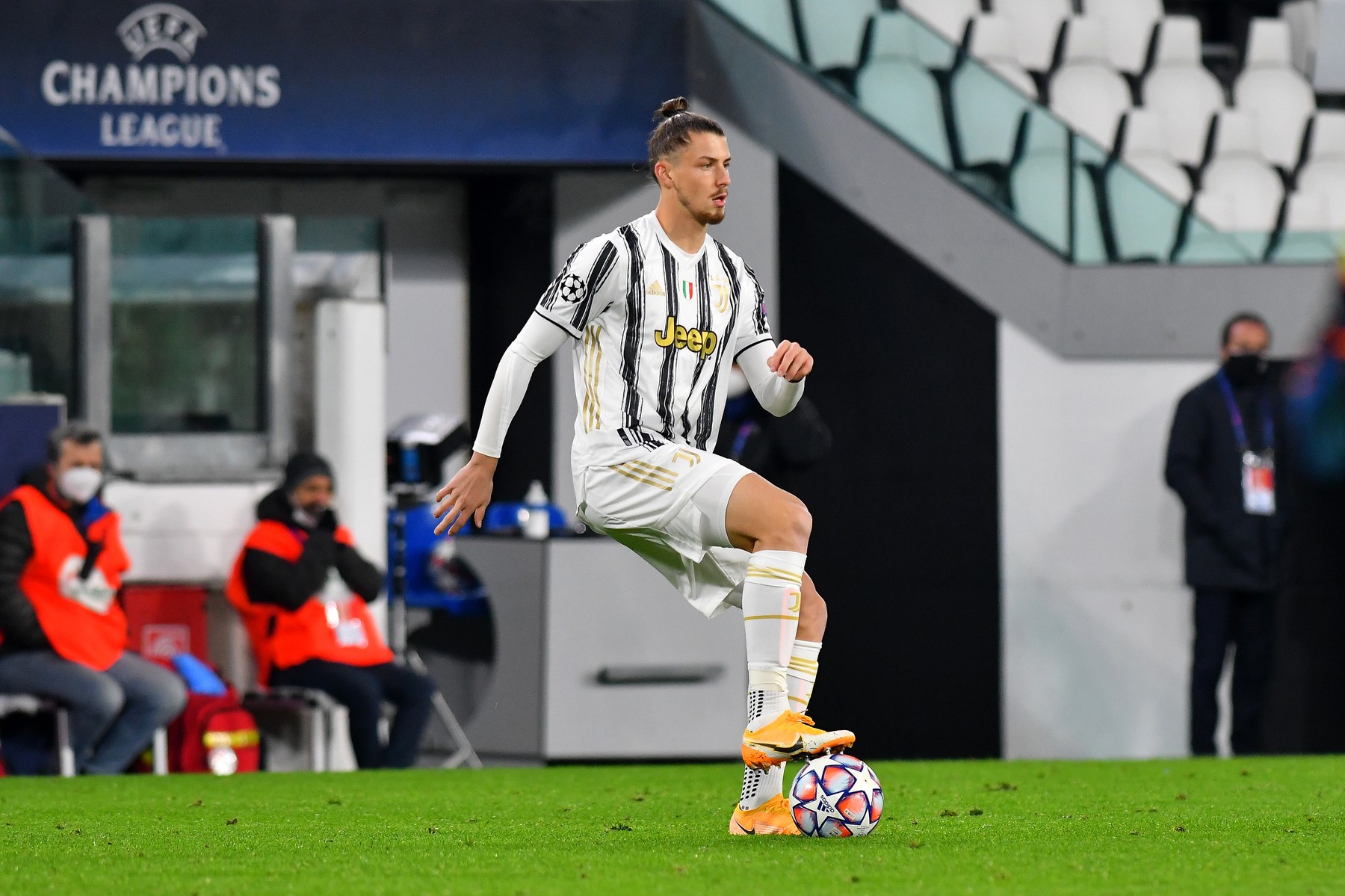 Noua senzație a lui Juventus, Radu Drăgușin, a bătut palma. Veste uriașă pentru colegul lui Cristiano Ronaldo