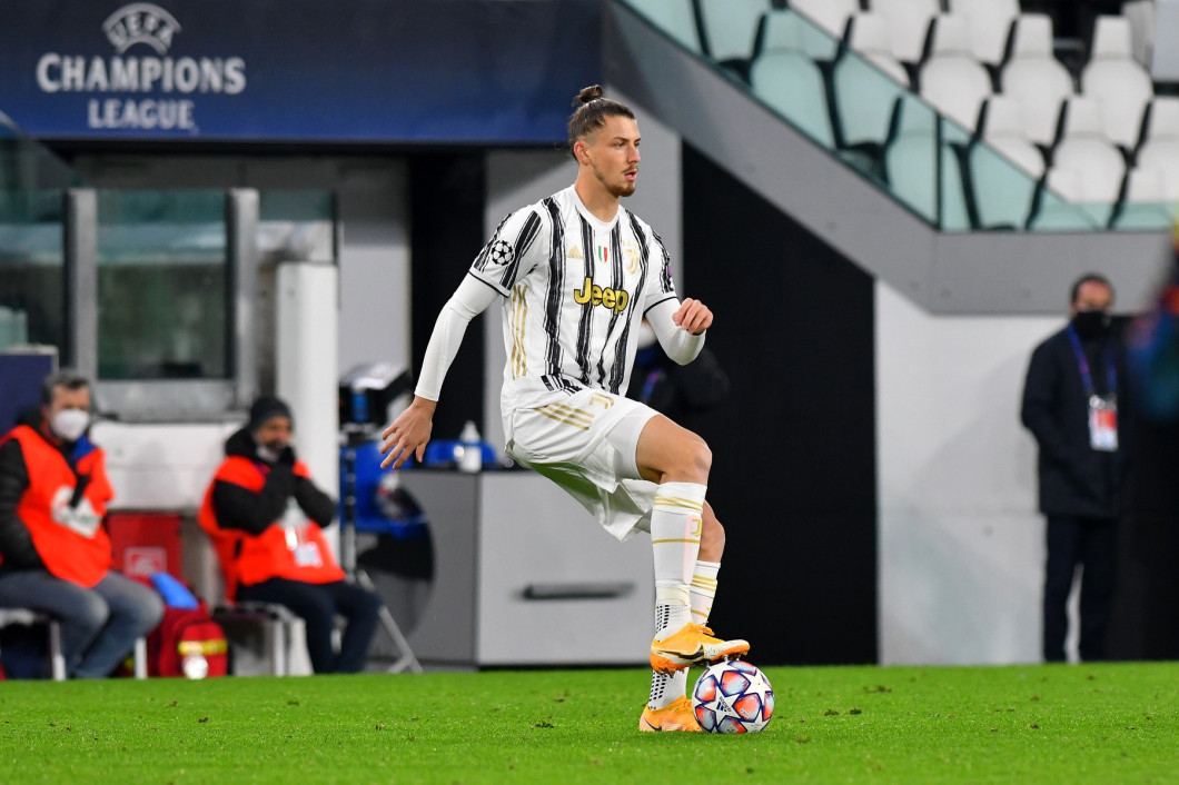 Radu Drăgușin, în meciul cu Dinamo Kiev / Foto: Profimedia