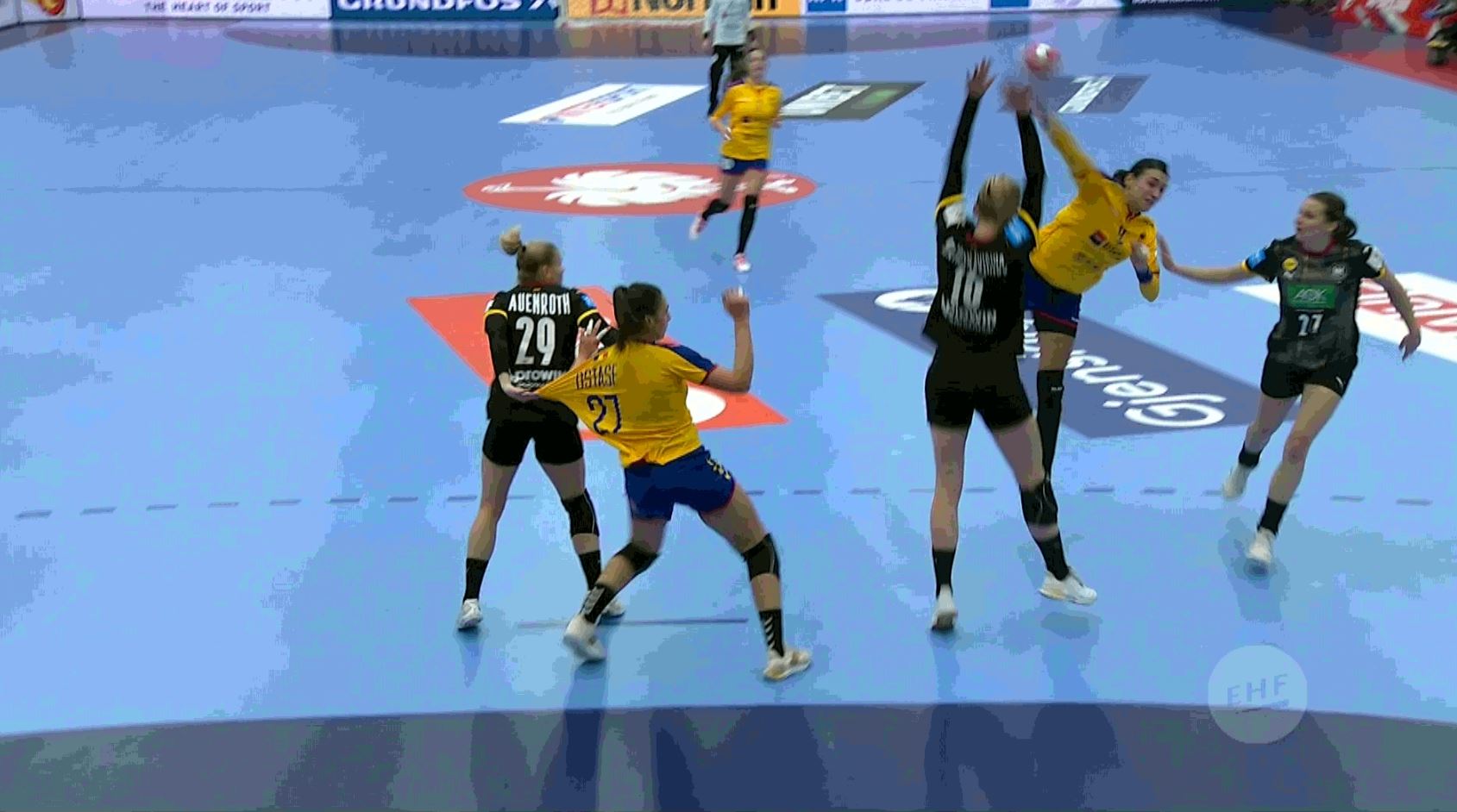 CE Handbal | România - Germania 19-22. Debut cu stângul pentru "tricolore" la Europene. Nemțoaicele au avut și 6 goluri avans